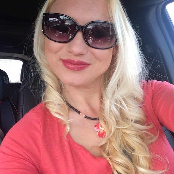 Meet your Posher, Jen - Picture 15 of 16